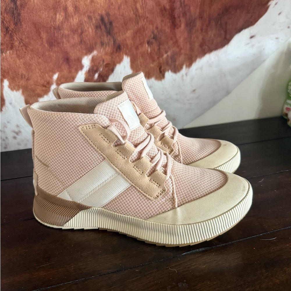 Sorel out’ n about III mid sneaker size 9
